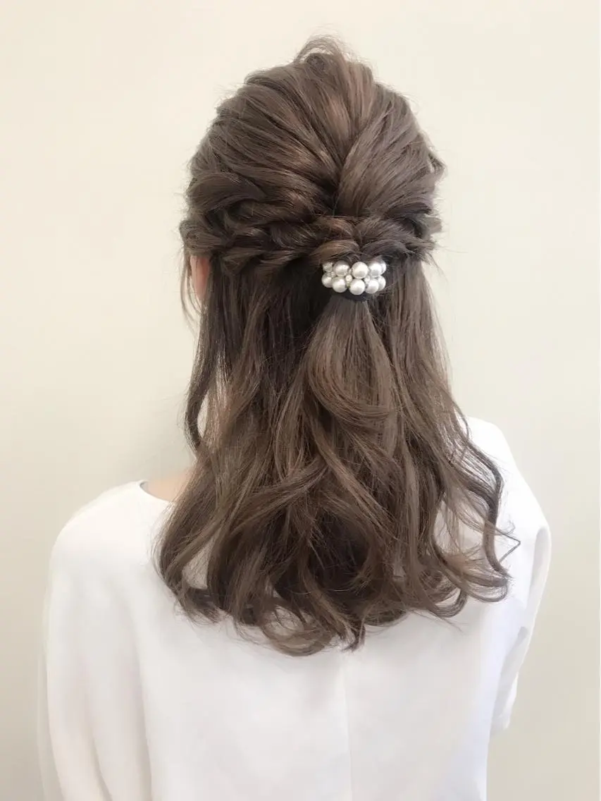 セミロング ヘアアレンジ 沢田 瞳のヘアスタイル