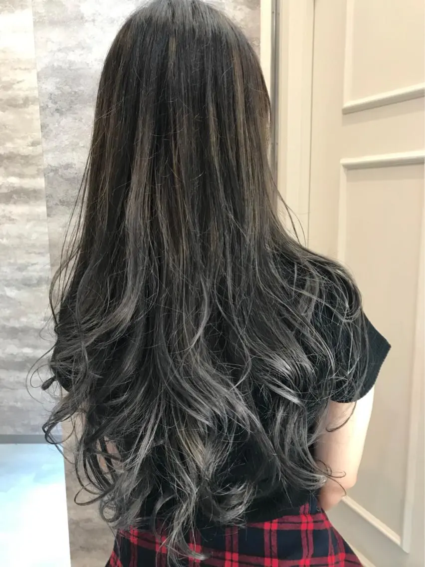 ロング カラー グラデーションカラー ハイライトカラー シルバー ハイライト 🫟Blanco🫟 Color&Careのヘアスタイル
