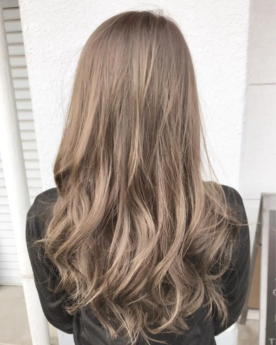 セミロング カラー レイヤーカット匠 イソザキノリユキのヘアスタイル
