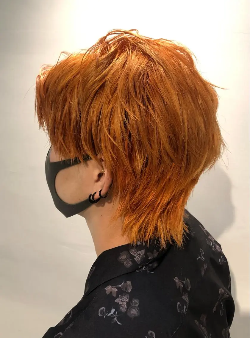 ミディアム カラー メンズ メンズブリーチ メンズウルフカット ブリーチ オレンジ レイヤーカット 🤍中野 レオ🤍のヘアスタイル