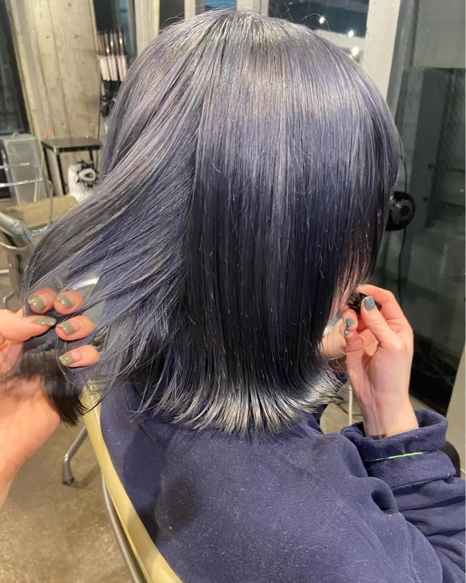 ミディアム ブリーチカラー/ブロ ンドレイヤーカットのヘアスタイル