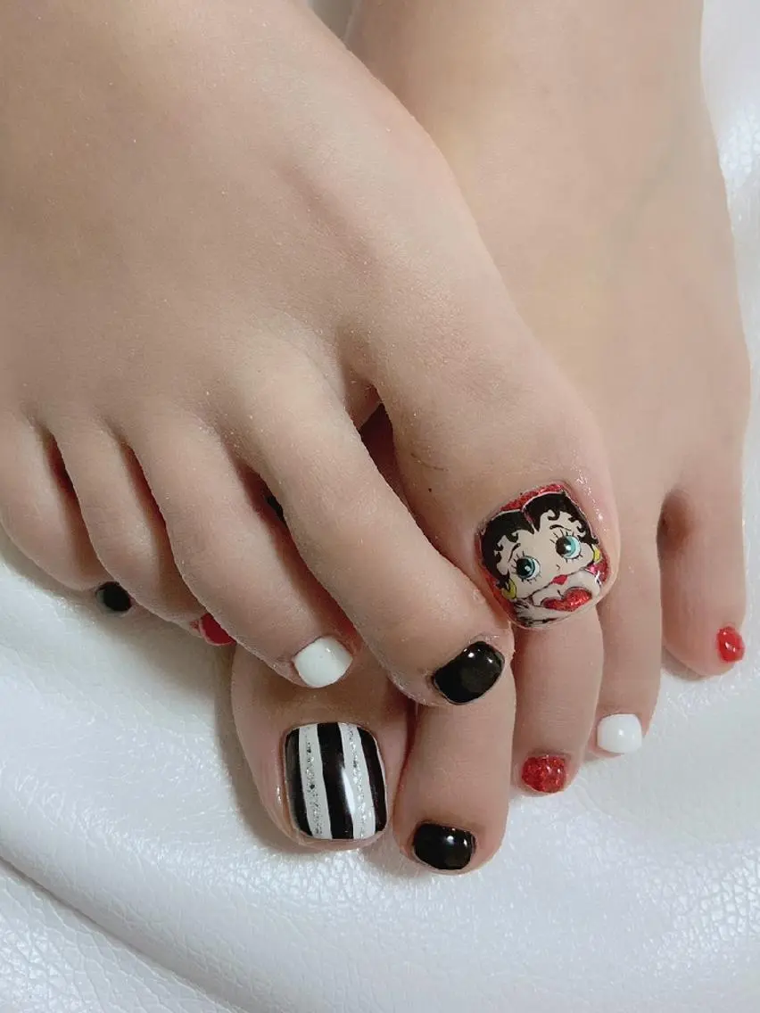 ネイル ･:*+.✳︎˚✧₊ MAKI NAILのネイルデザイン