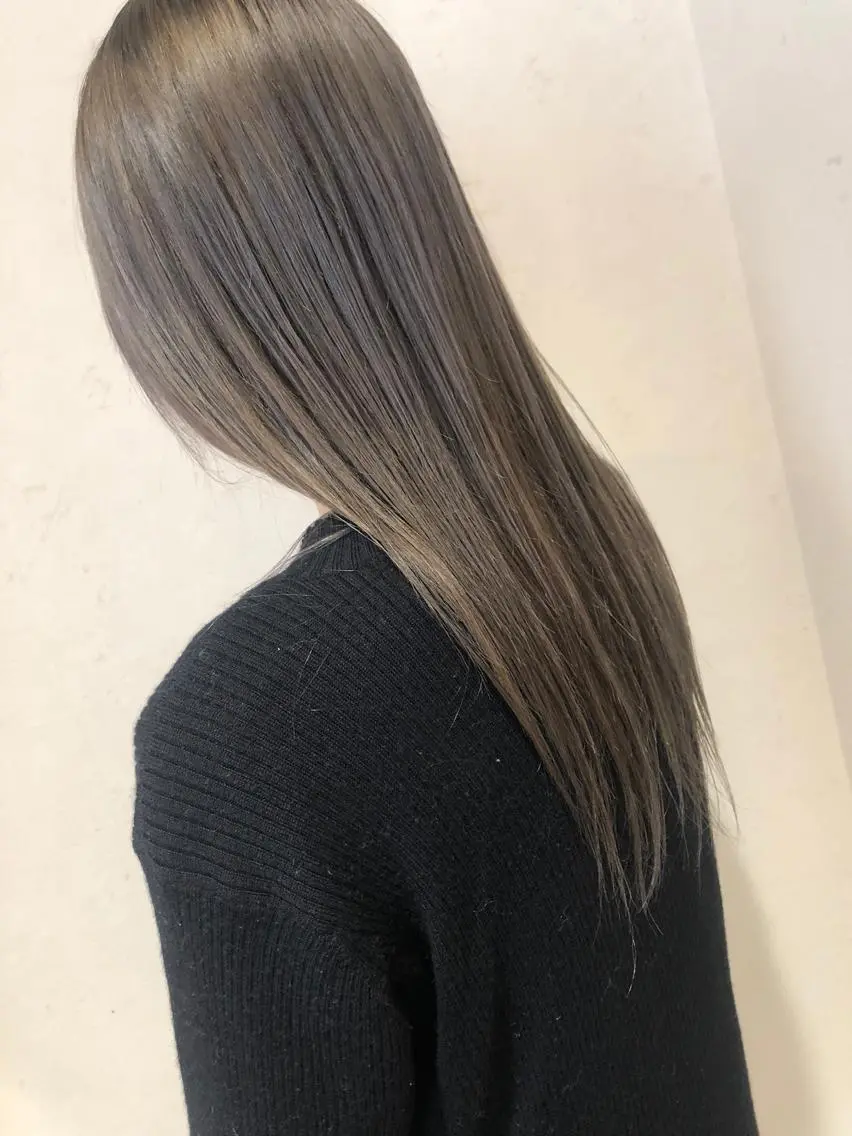 ロング カラー アディクシーカラー アッシュ ブリーチ ブルーカラー ブルージュ ヘアカラー カウンセリング重視 🌿Tsuyukiのヘアスタイル