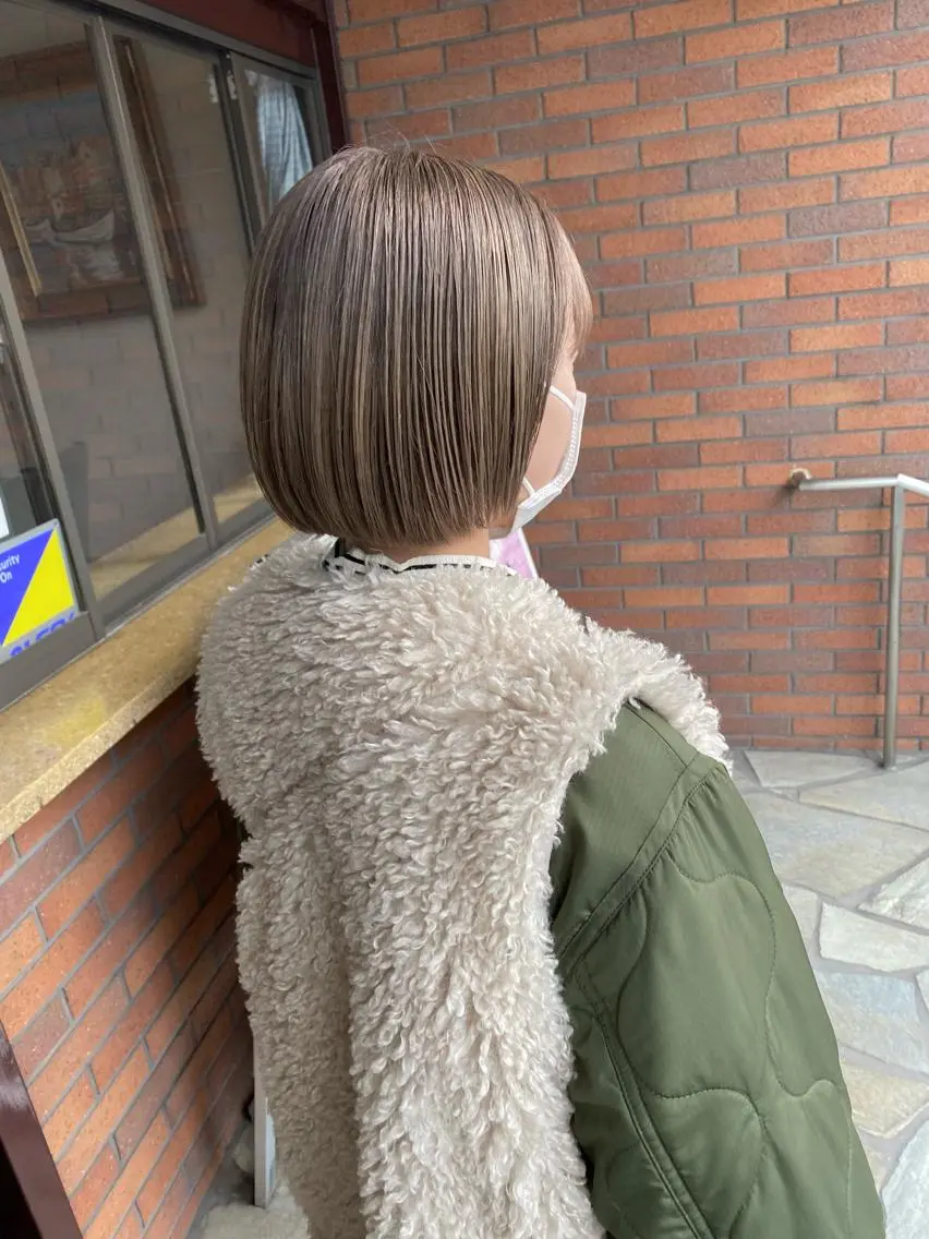 ショート カラー パーマ ヘアアレンジ ネイル マツエク・マツパ アイブロウ ベージュカラー グレージュ ミルクティーベージュ 広島/ボブ/レイヤー 🌿‬wakabaのヘアスタイル