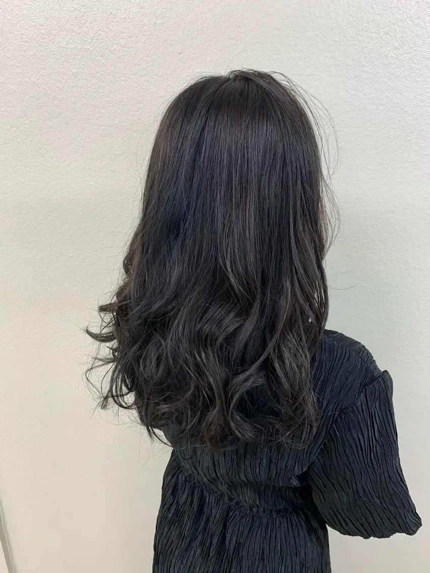 ミディアム カラー 黒髪 ブルーカラー ブルーブラック ⛄️冬の透明感 カラー⛄️大西のヘアスタイル