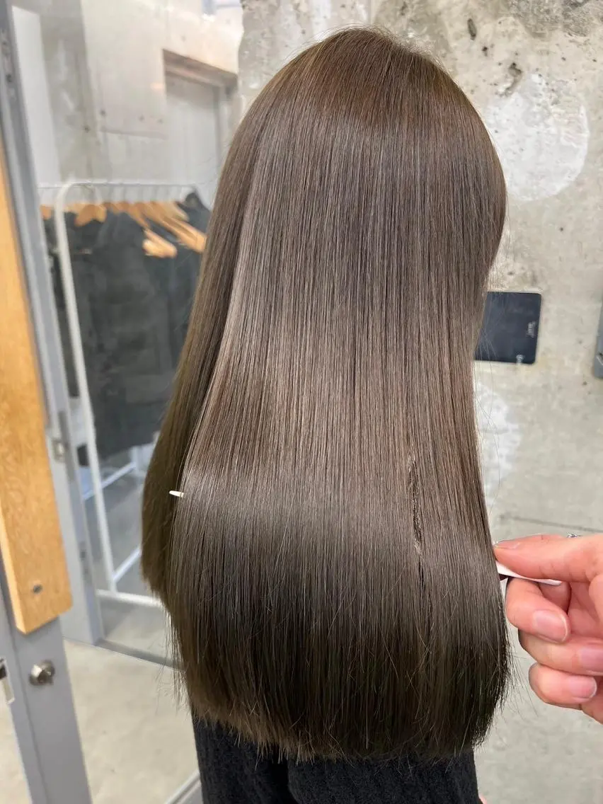ミディアム カラー ミディアムパーマ アディクシーカラー ベージュカラー ケアカラー 透明感カラー カット トリートメント ヘッドスパ ヘアケア特化型サロン newi 梅田のヘアスタイル