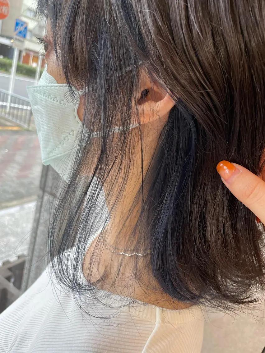 ミディアム カラー ヘアアレンジ ブルーカラー 透明感カラー インナーカラー ネイビーカラー イワタ マハ/ minim hairのヘアスタイル