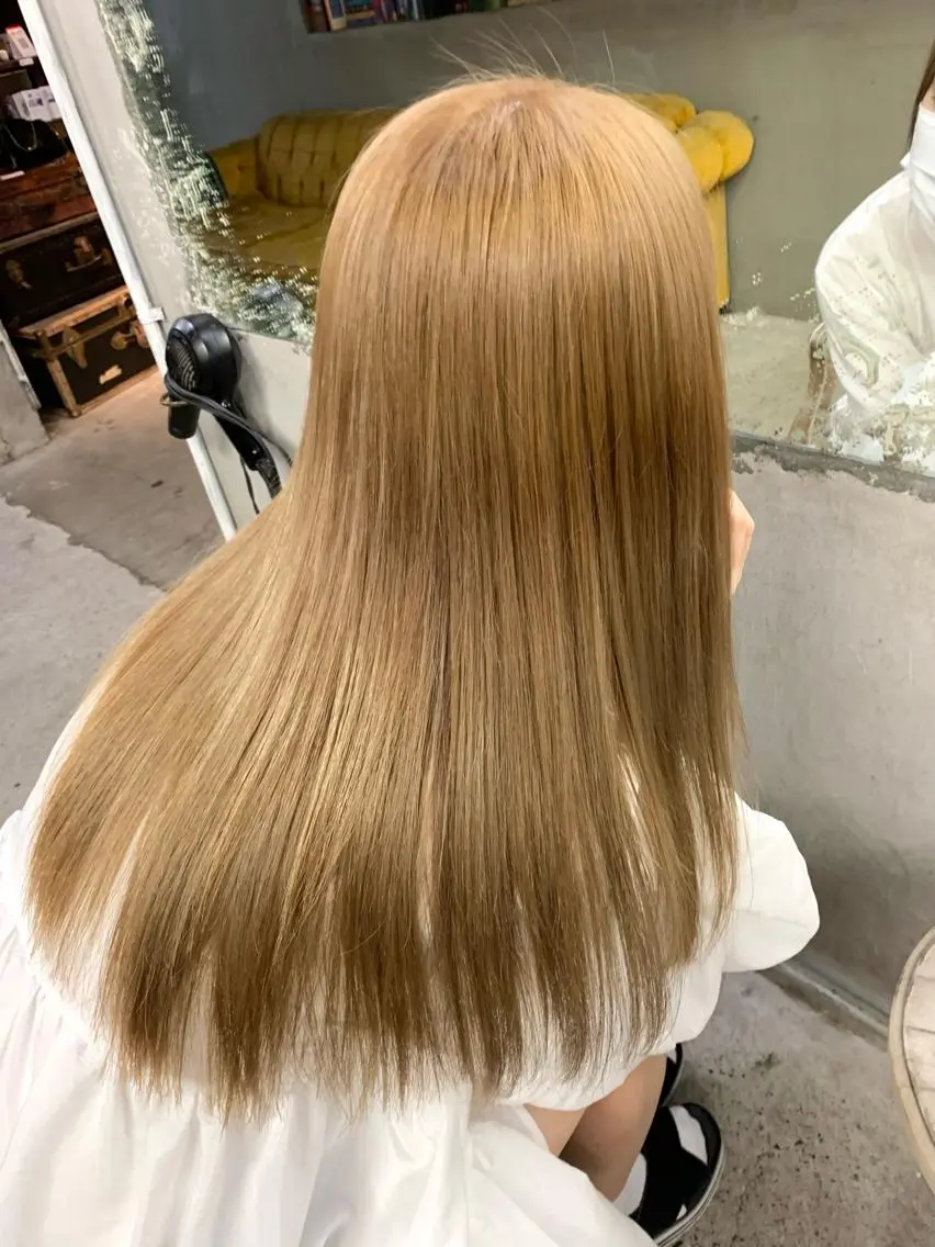 セミロング カラー ベージュカラー ブリーチ ミルクティーベージュ オリーブカラー 似合わせカラー🫶 小川千波のヘアスタイル