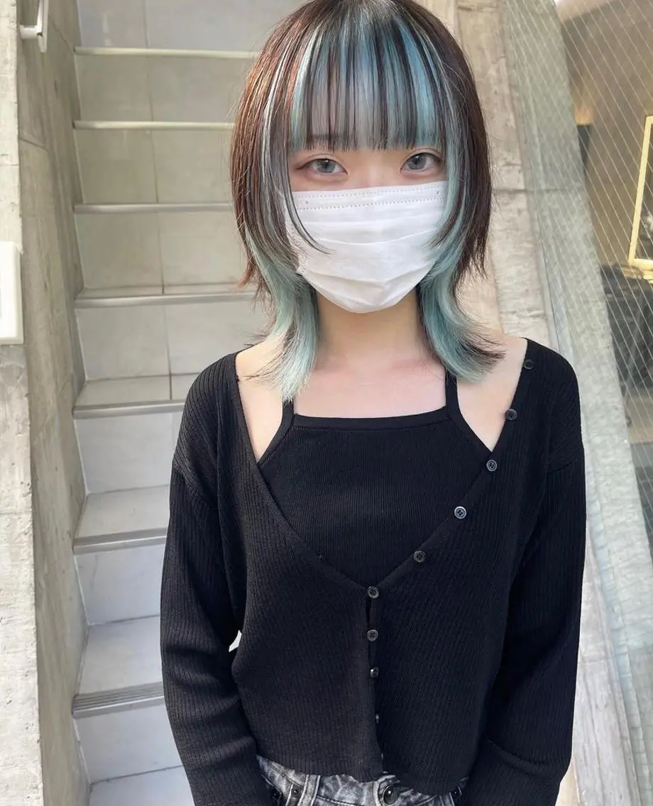 ミディアム カラー ハイトーンカラー くびれヘア ウルフカット 中性ウルフカット ケアブリーチ/ケイトのヘアスタイル