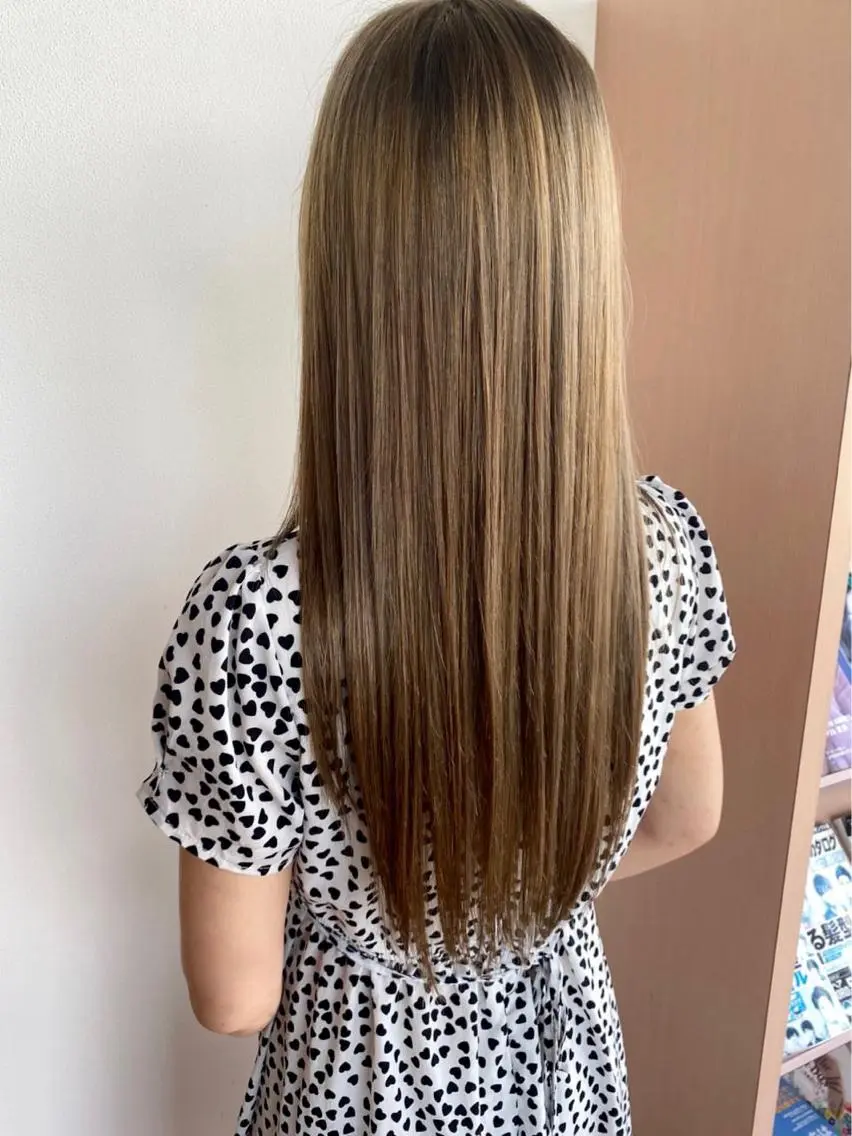 ロング カラー グレージュ ミルクティーグレージュ ヘアカラー karen ☺︎のヘアスタイル