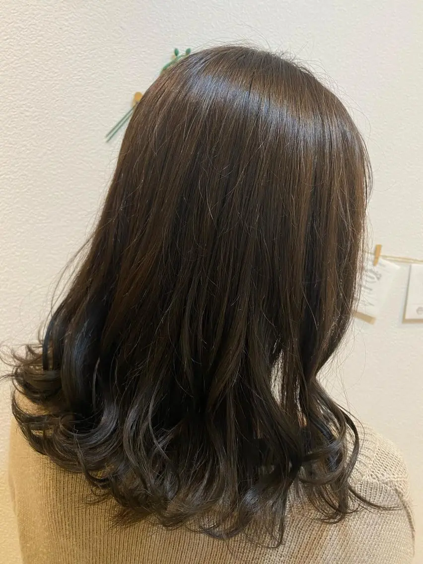 セミロング カラー アッシュ グレージュ 武田 悠生乃のヘアスタイル