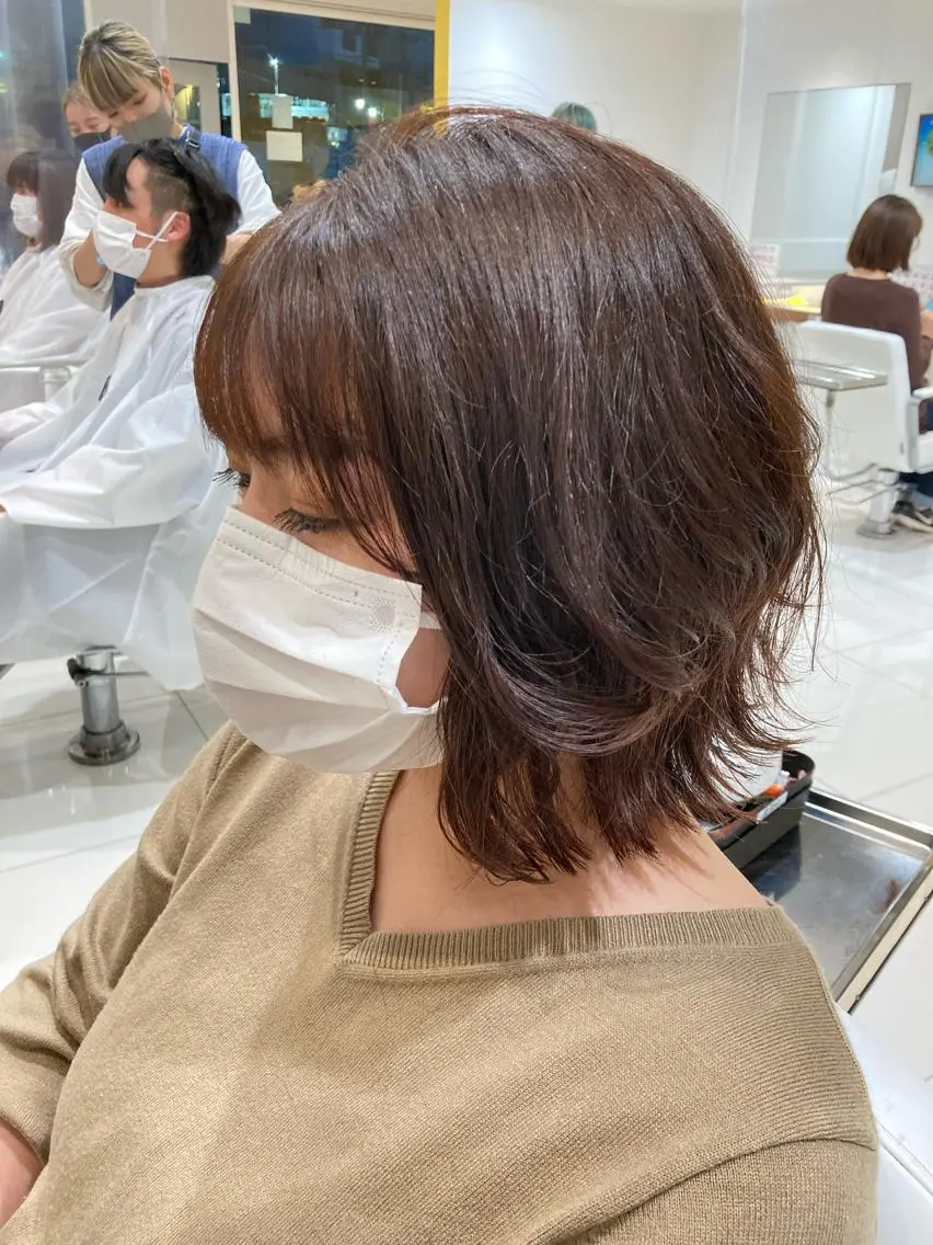 ミディアム カラー くびれヘア 顔周りカット レイヤーカット 小顔カット カット ヘアカラー トリートメント 坂口 愛のヘアスタイル