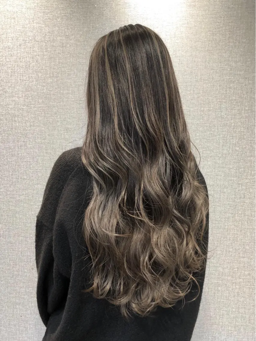 ロング カラー バレイヤージュ ハイライトカラー ハイライト レイヤーカット 🌿海山龍馬🌿前髪 /顔まわり/レイヤーのヘアスタイル
