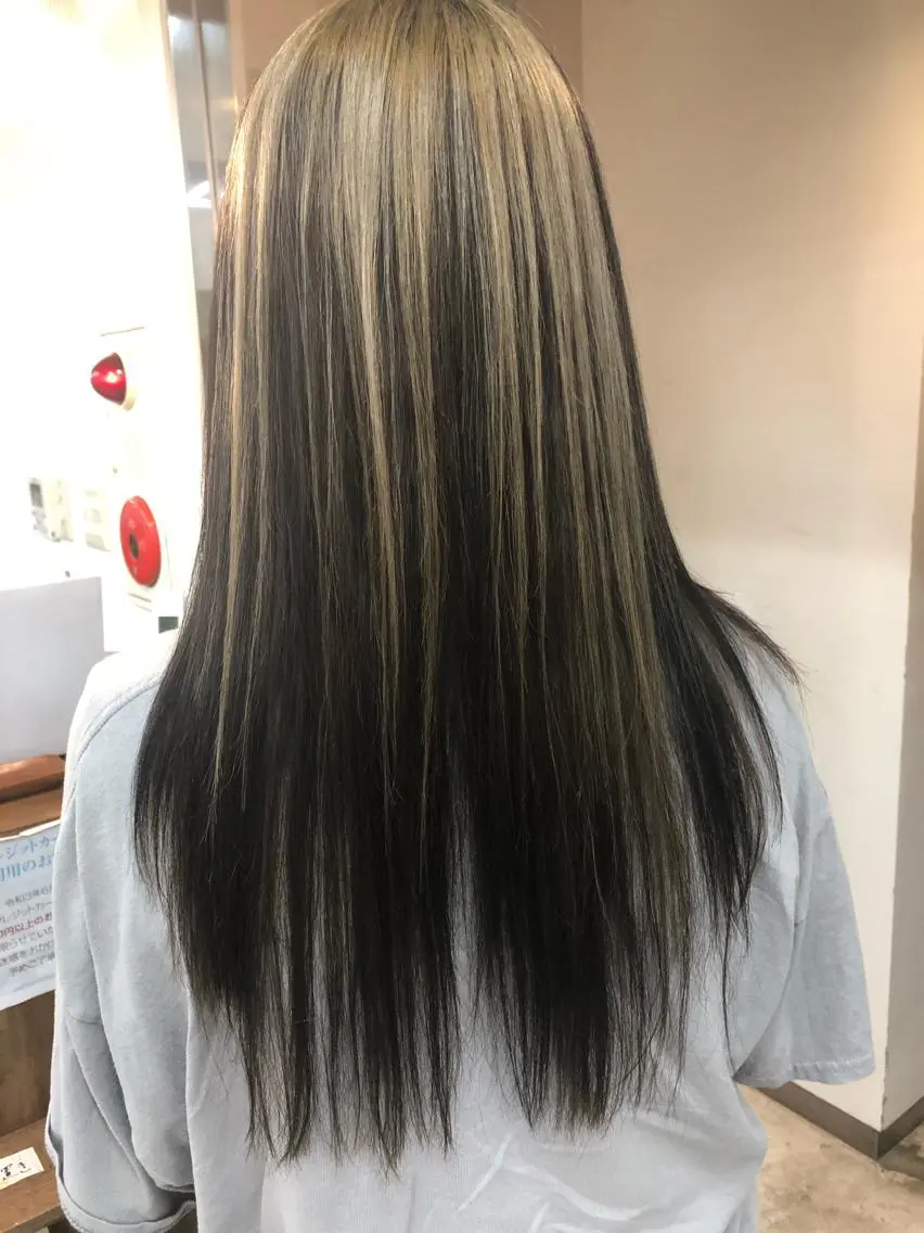 ロング 艶髪/ハイトーン Sherryのヘアスタイル