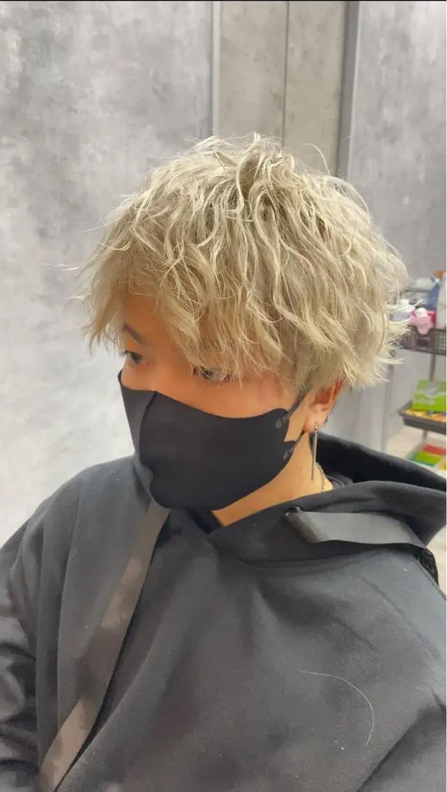 カラー メンズ メンズブリーチ メンズハイトーン ブリーチ ハイトーンカラー カット ヘアカラー 大阪メンズヘアのプロ 高橋 直希のヘアスタイル