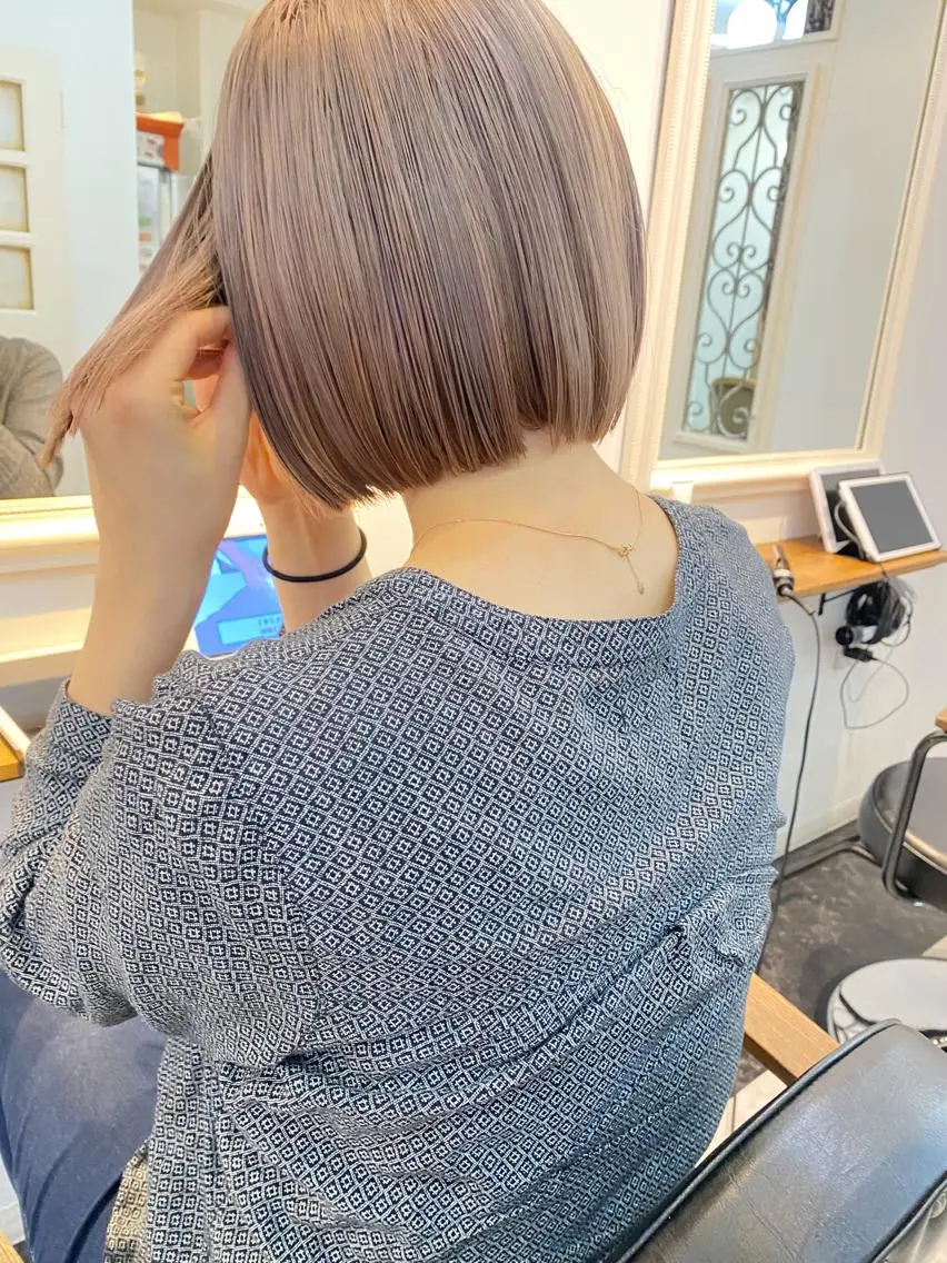 ミディアム カラー カット ヘアカラー 顔周りレイヤーカット ブリーチminamiのヘアスタイル