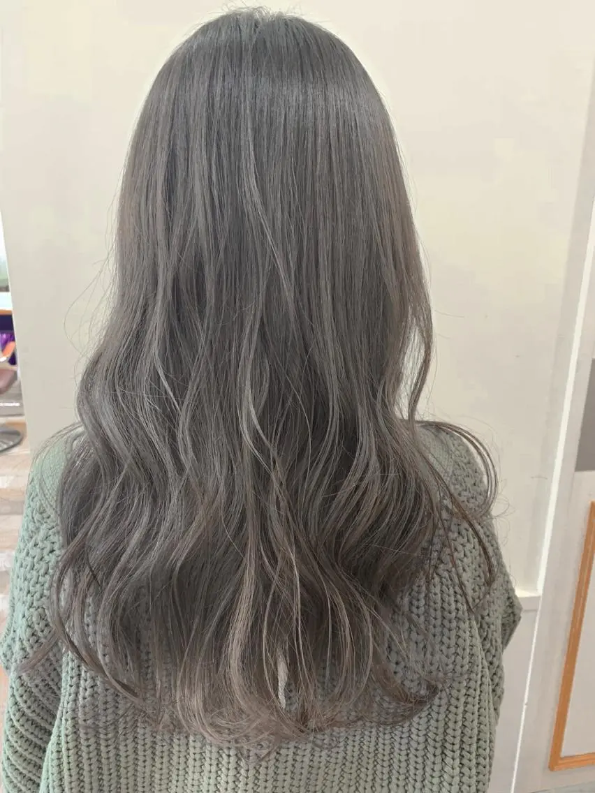 ロング カラー 透明感カラー グレージュ ハイライトカラー バイオレットカラー ハイライト ぱつっとボブ/ 小野あかねのヘアスタイル