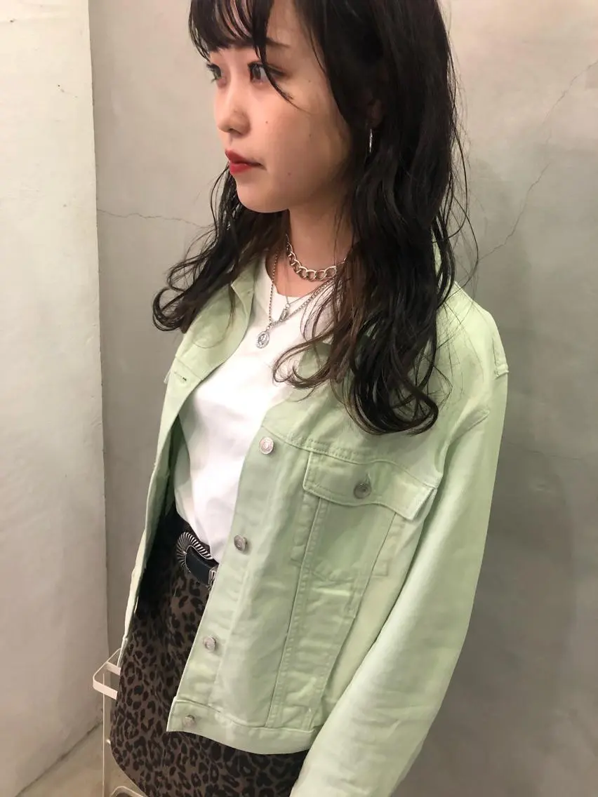 ミディアム カラー ヘアアレンジ インナーカラー 大山 茶子のヘアスタイル