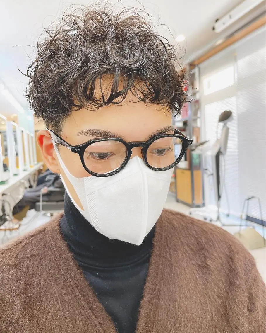 ショート パーマ メンズ メンズパーマ カット ヘアカラー パーマ 縮毛矯正 トリートメント メンズパーマ タカキリョウのヘアスタイル