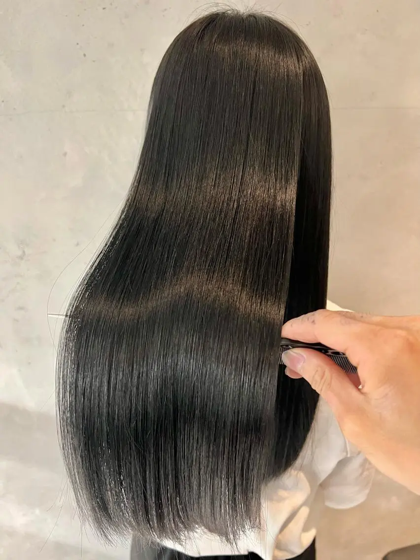 ロング カラー 黒髪 ブルーカラー ブルーブラック ブルージュ 縮毛矯正 縮毛矯正　野口 恵のヘアスタイル