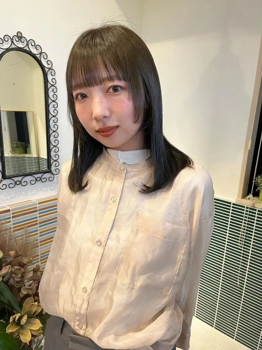 ミディアム カラー ブリーチ ブリーチなしカラー オリーブカラー カット ヘアカラー トリートメント 🩷ハイトーン透明感 レイヤー🩷ユリカのヘアスタイル
