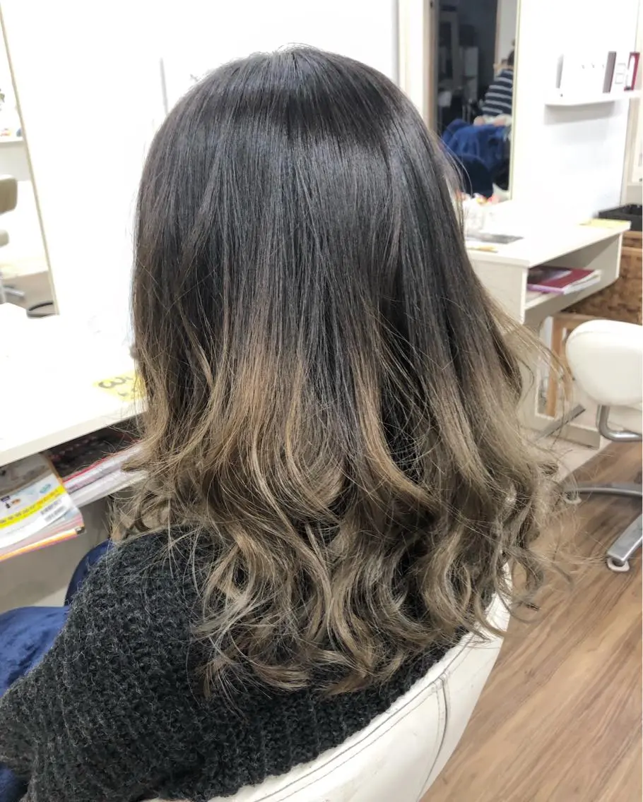 セミロング カラー 正木 彩音のヘアスタイル