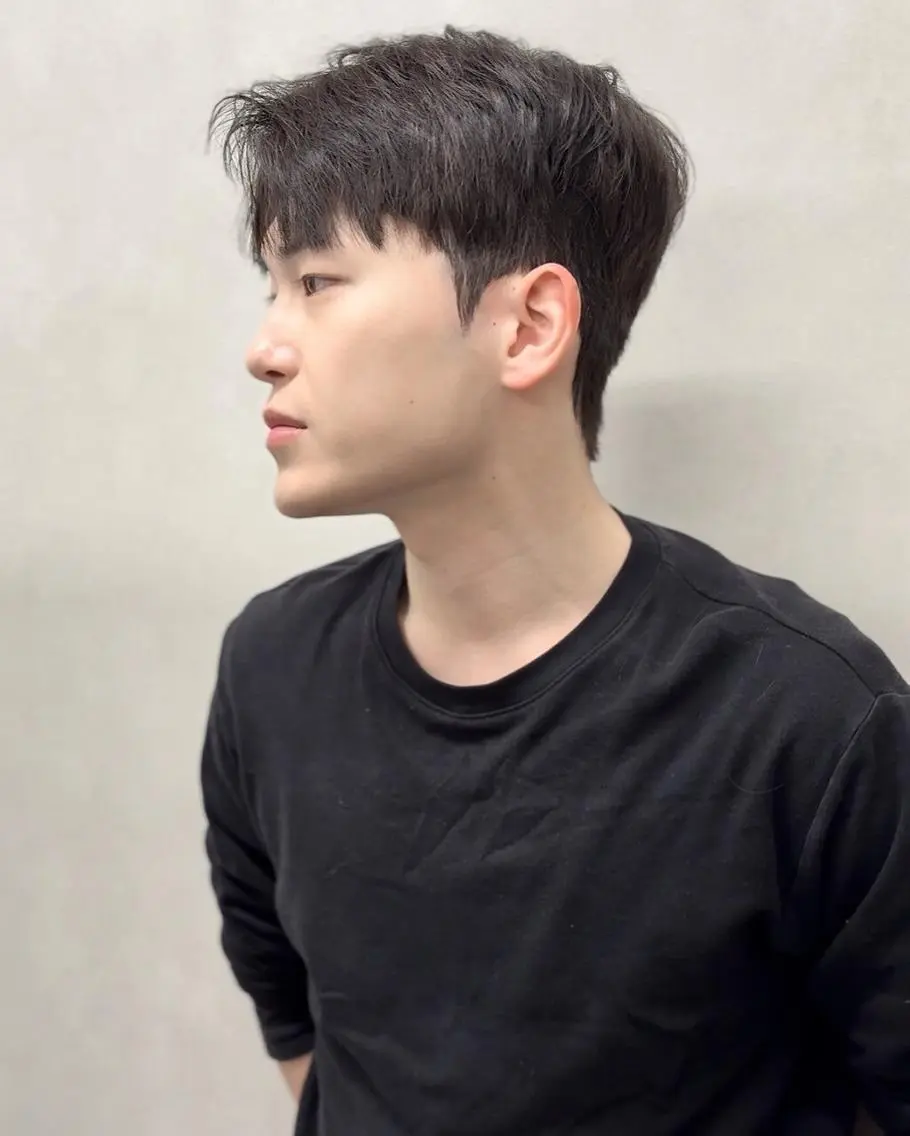 ショート メンズ センターパート ダウンパーマ メンズ韓国風 マッシュ メンズパーマ カット ヘッドスパ ROW 札幌のヘアスタイル