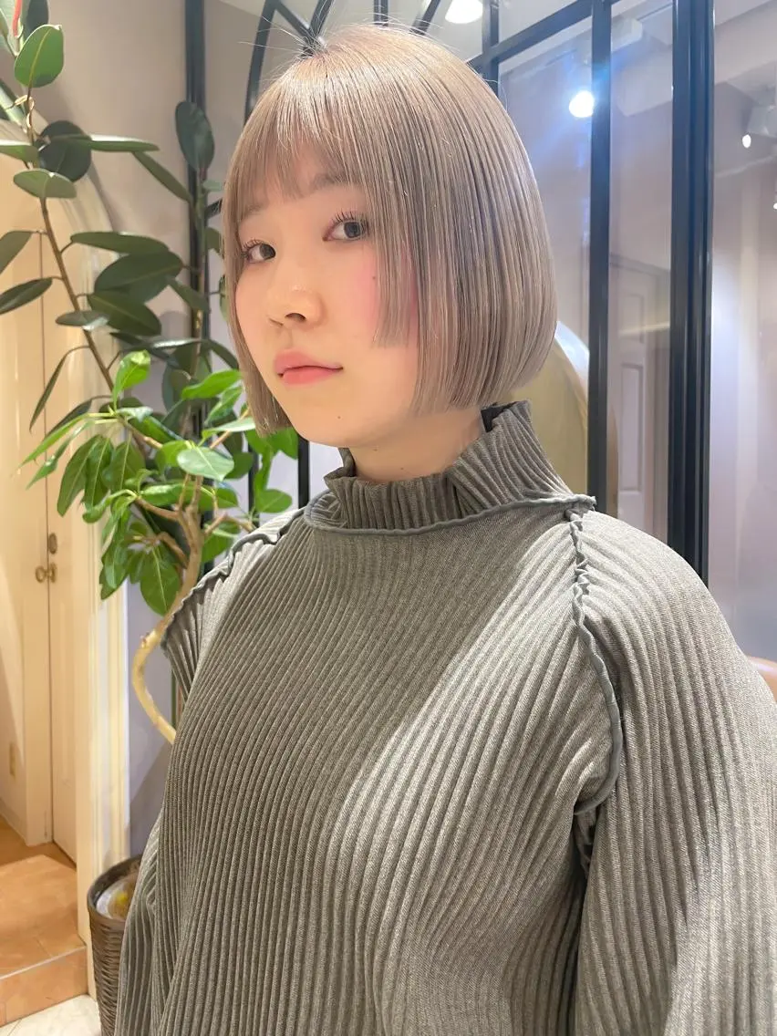 ショート カラー レイヤー🇰🇷小顔 見せ顔周り💕トモミのヘアスタイル