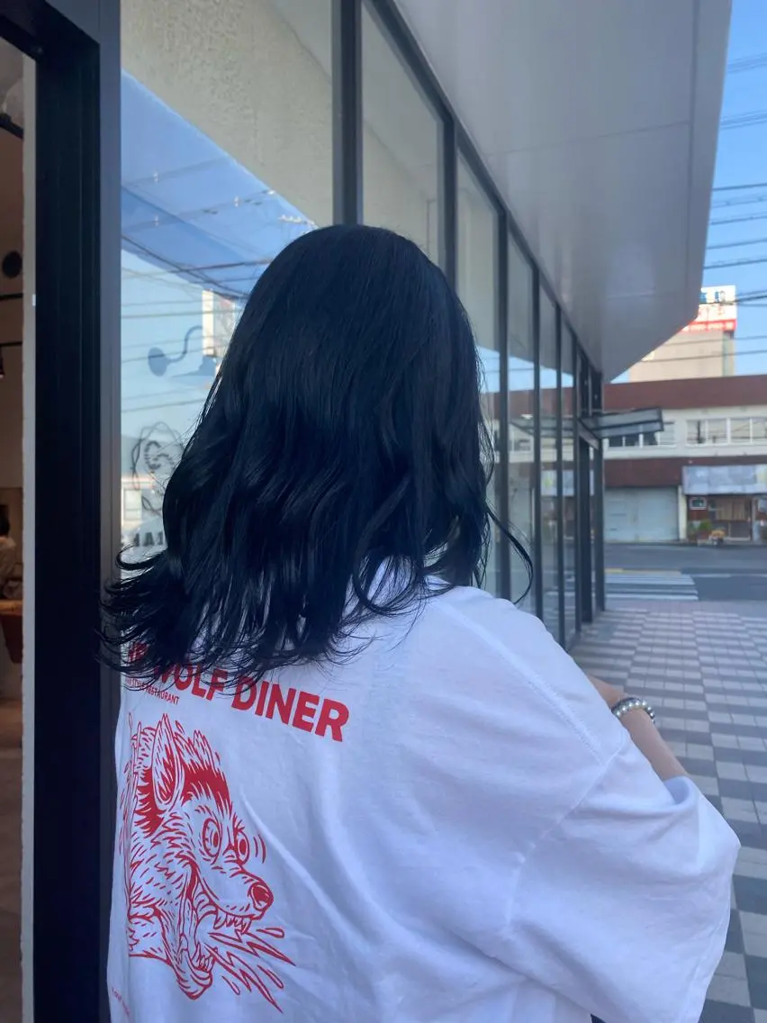 セミロング カラー 黒髪 ブルーカラー ブルーブラック 縮毛矯正 カット ヘアカラー トリートメント オスズ 🎀´-のヘアスタイル