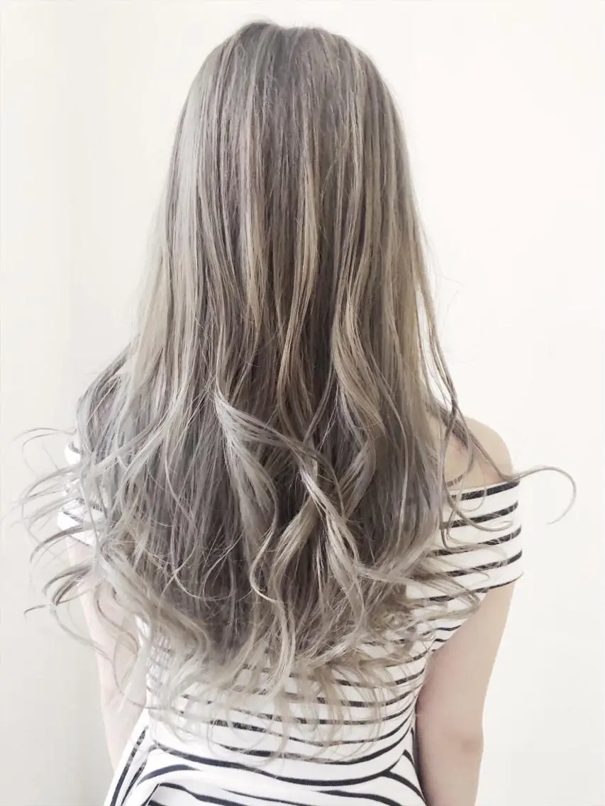 ロング カラー ヘアカラー トリートメント 長谷川 華奈子のヘアスタイル
