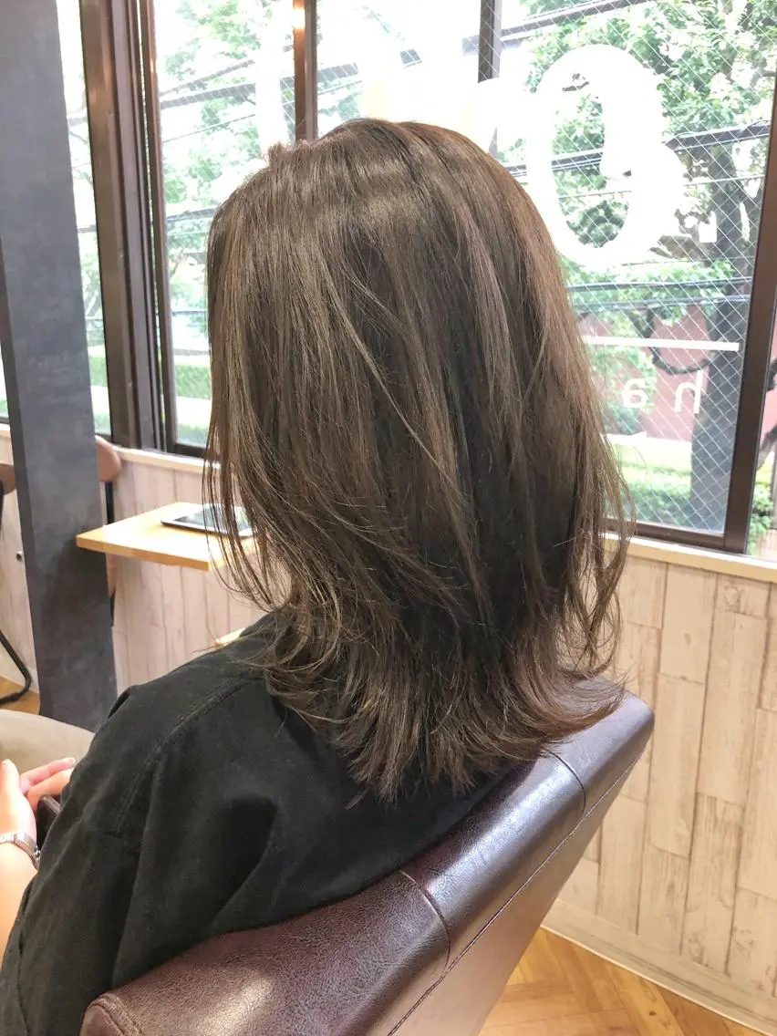 ミディアム ハイライト 髪質改善 韓国風ヘア レイヤーカット 縮毛矯正 カット ヘアカラー トリートメント BonD hairのヘアスタイル