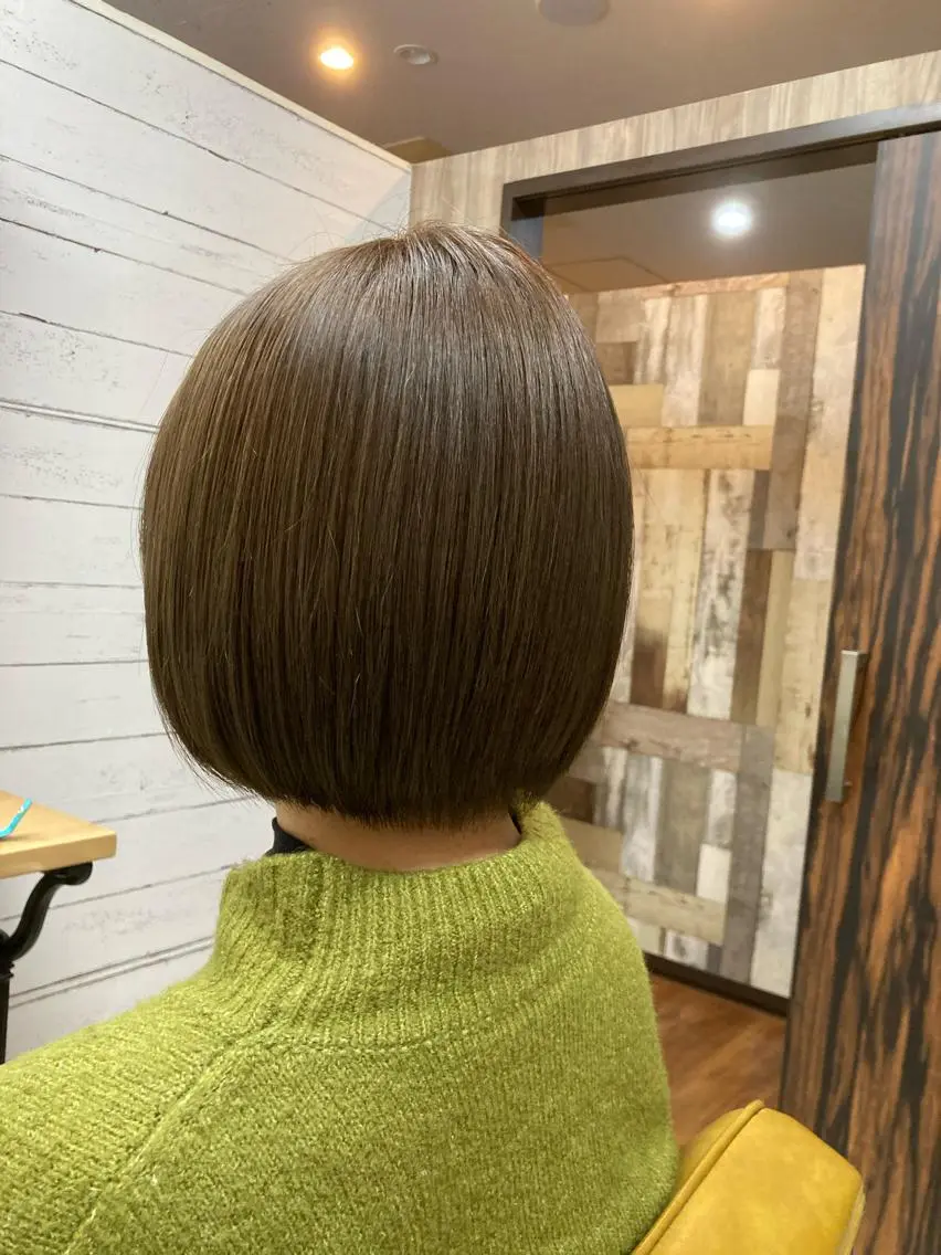 ショート カラー グレージュ ボブ 松田 剛のヘアスタイル