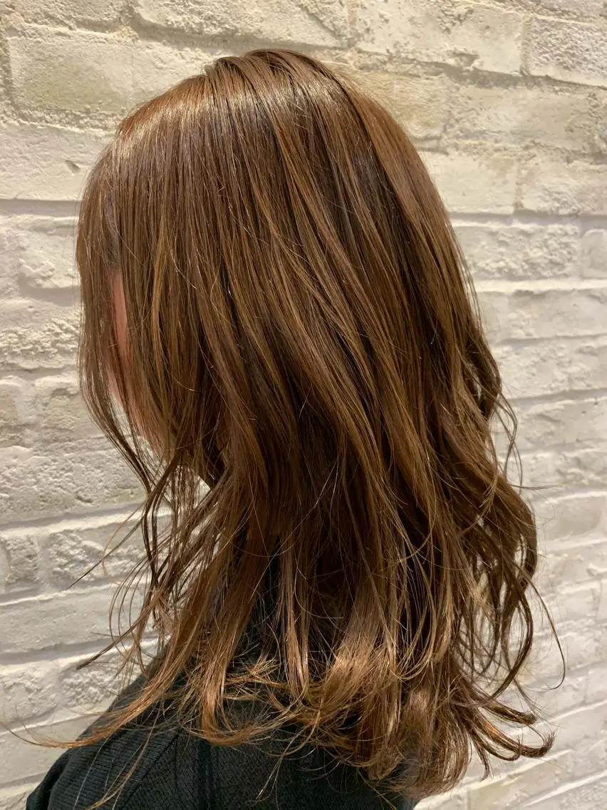 ミディアム カラー ベージュカラー ヘアカラー 大人レイヤー×艶髪 小久保　春暁のヘアスタイル