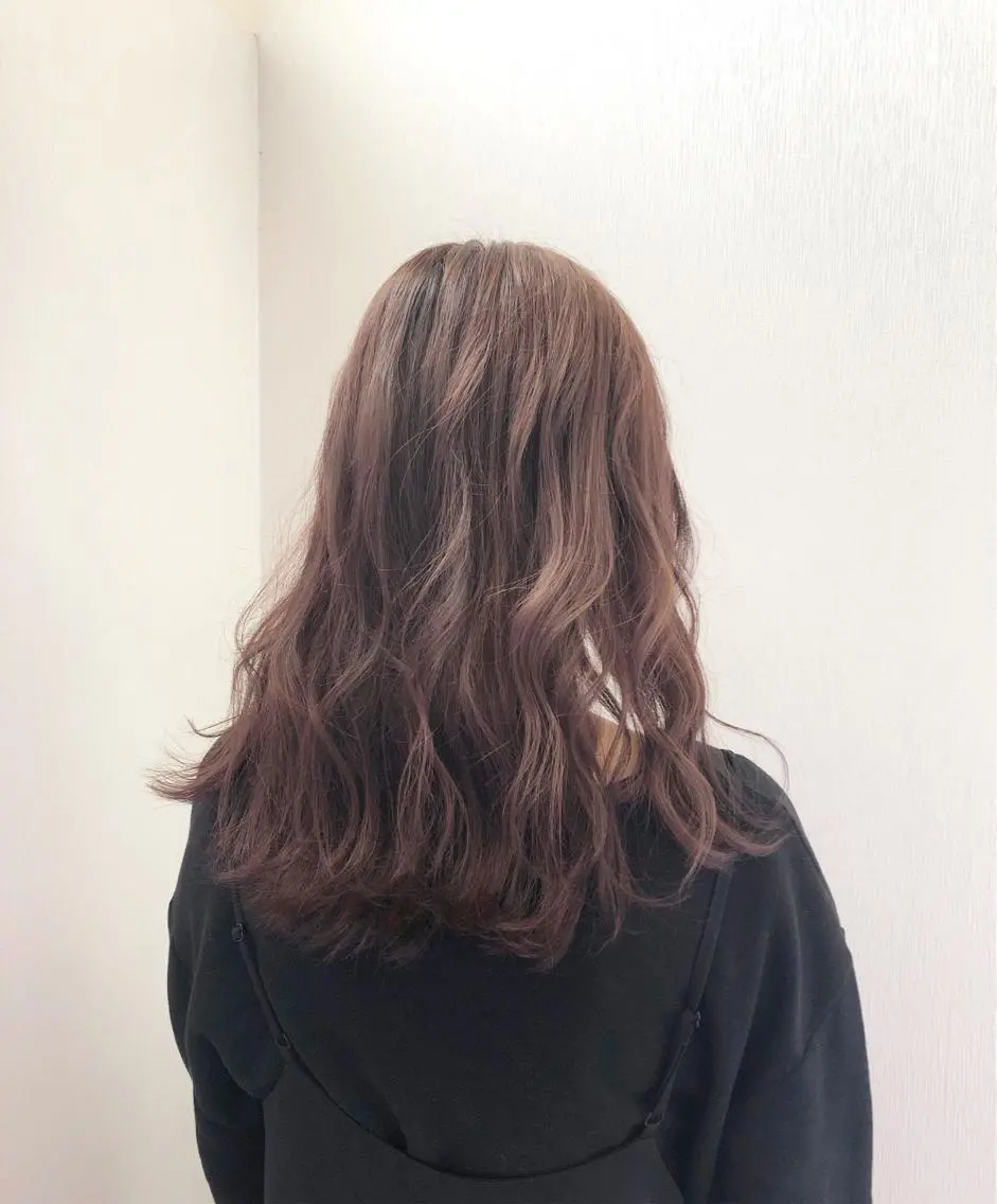 セミロング カラー ベージュカラー ブリーチ ピンクカラー ピンクベージュ 白井 つづりのヘアスタイル
