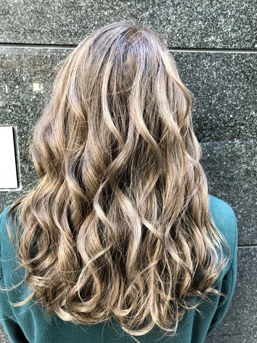 ロング カラー バレイヤージュ 外国人風カラー レイヤーカット 海外レイヤー/ 梅田美容室のヘアスタイル