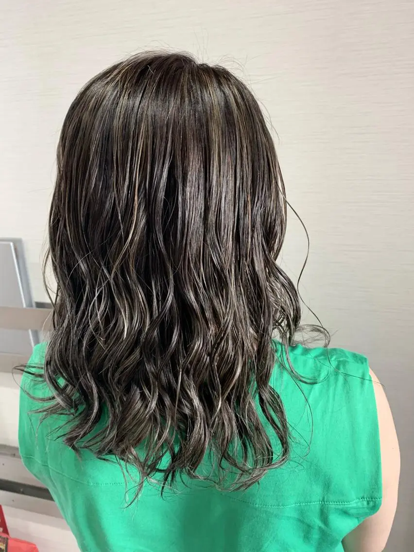 ミディアム カラー 蓮見友里 PiSTA／portのヘアスタイル