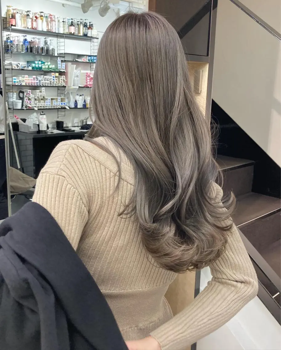 ロング 嶋崎 留美のヘアスタイル