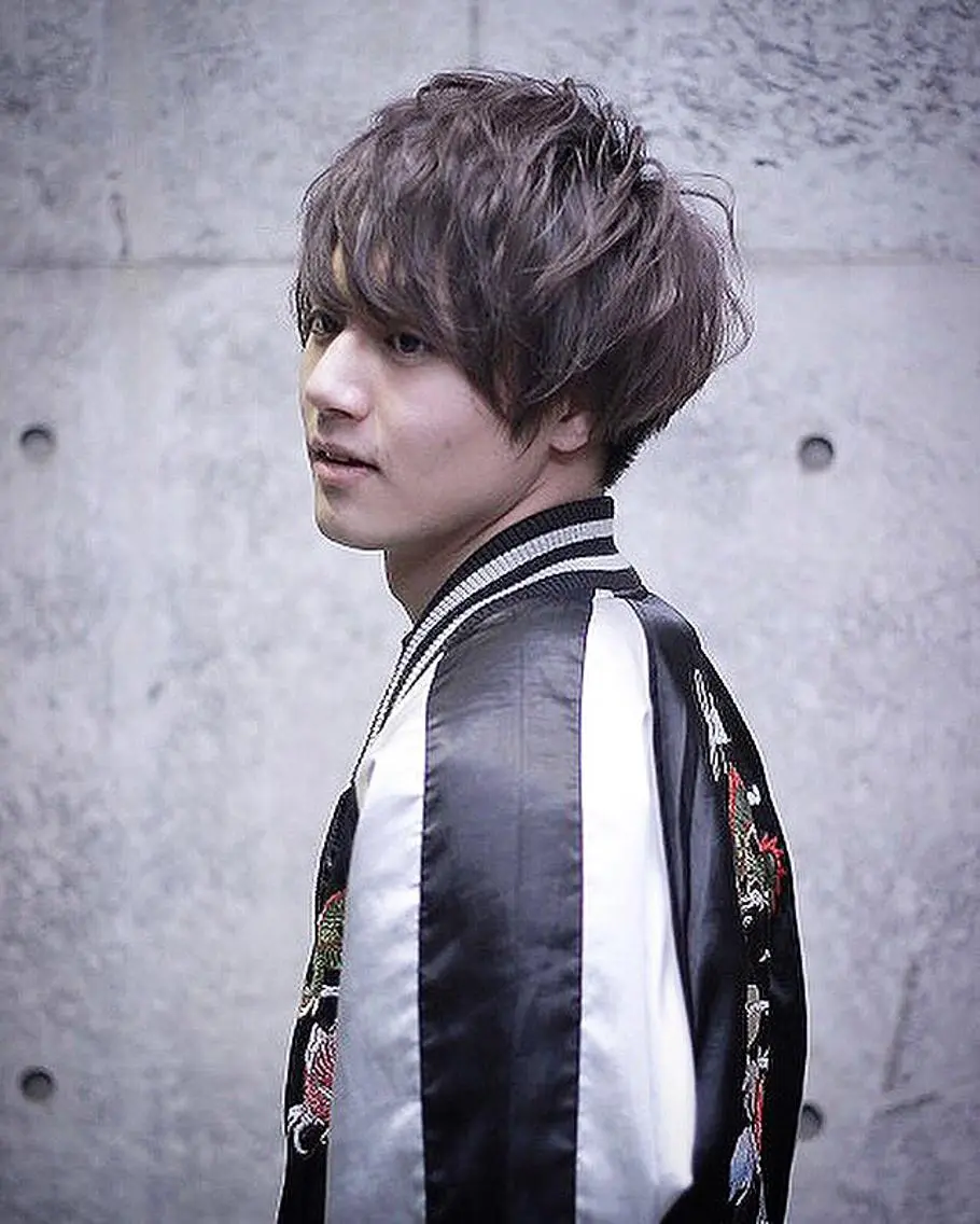 ショート カラー メンズ グレージュ 及川 光のヘアスタイル