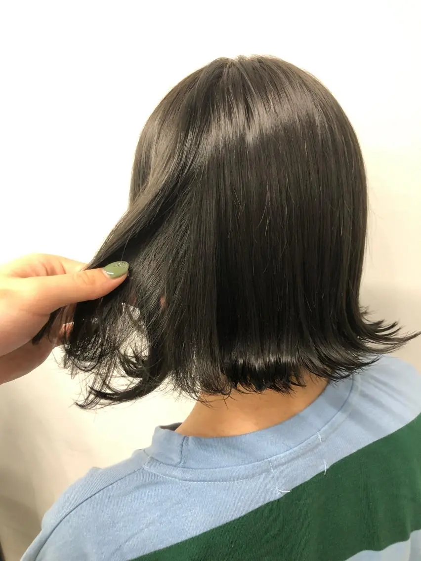 カラー 寒色/ベージュヘア ブリーチありMiOのヘアスタイル