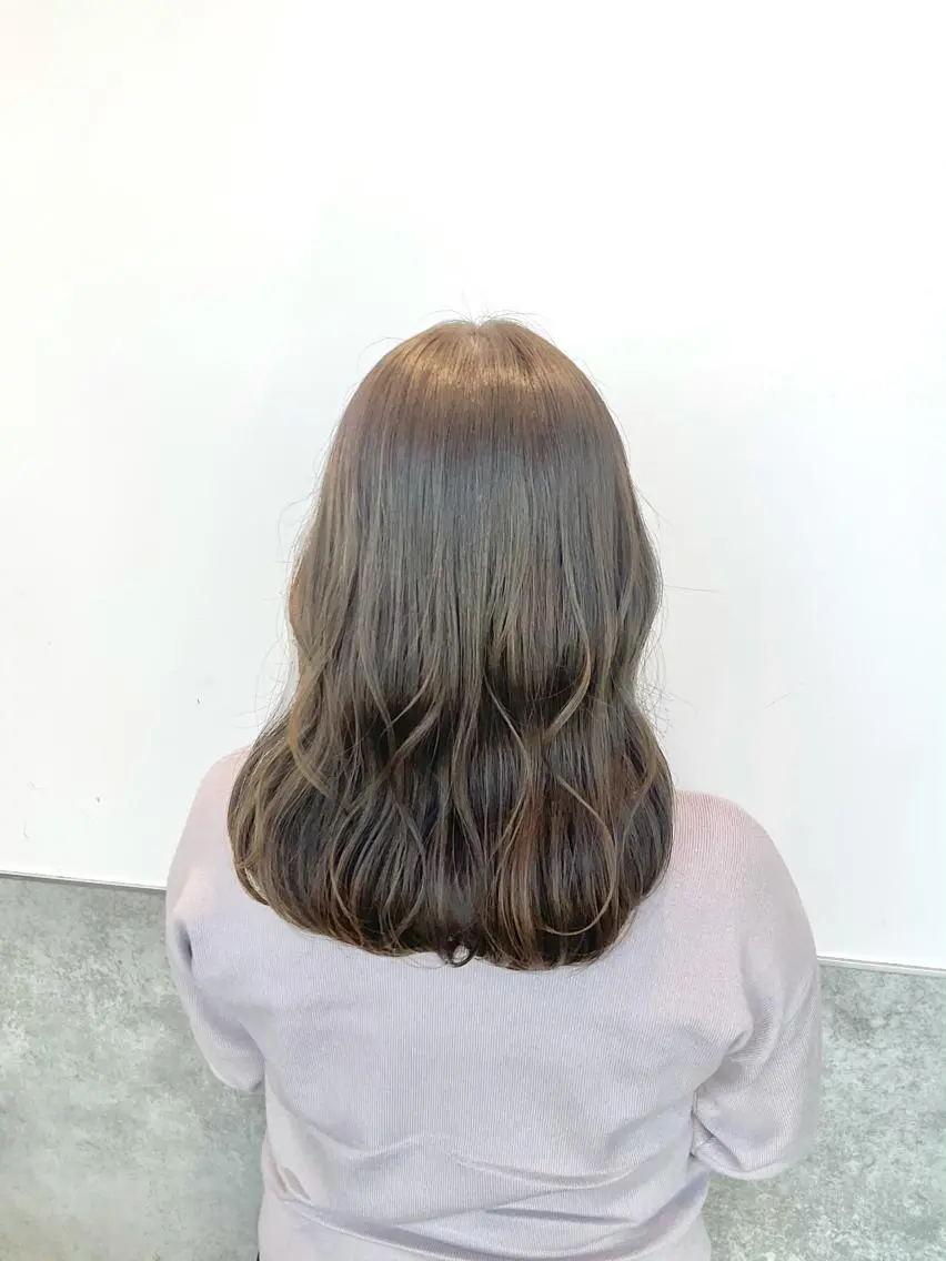 ミディアム カラー ブリーチ ブリーチなしカラー yoshi ☆のヘアスタイル