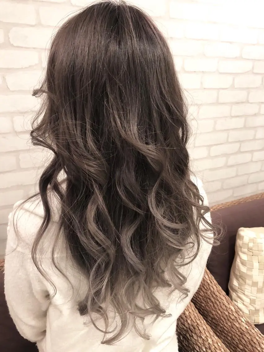 ロング カラー ヘアカラー トリートメント 浅川 実行のヘアスタイル