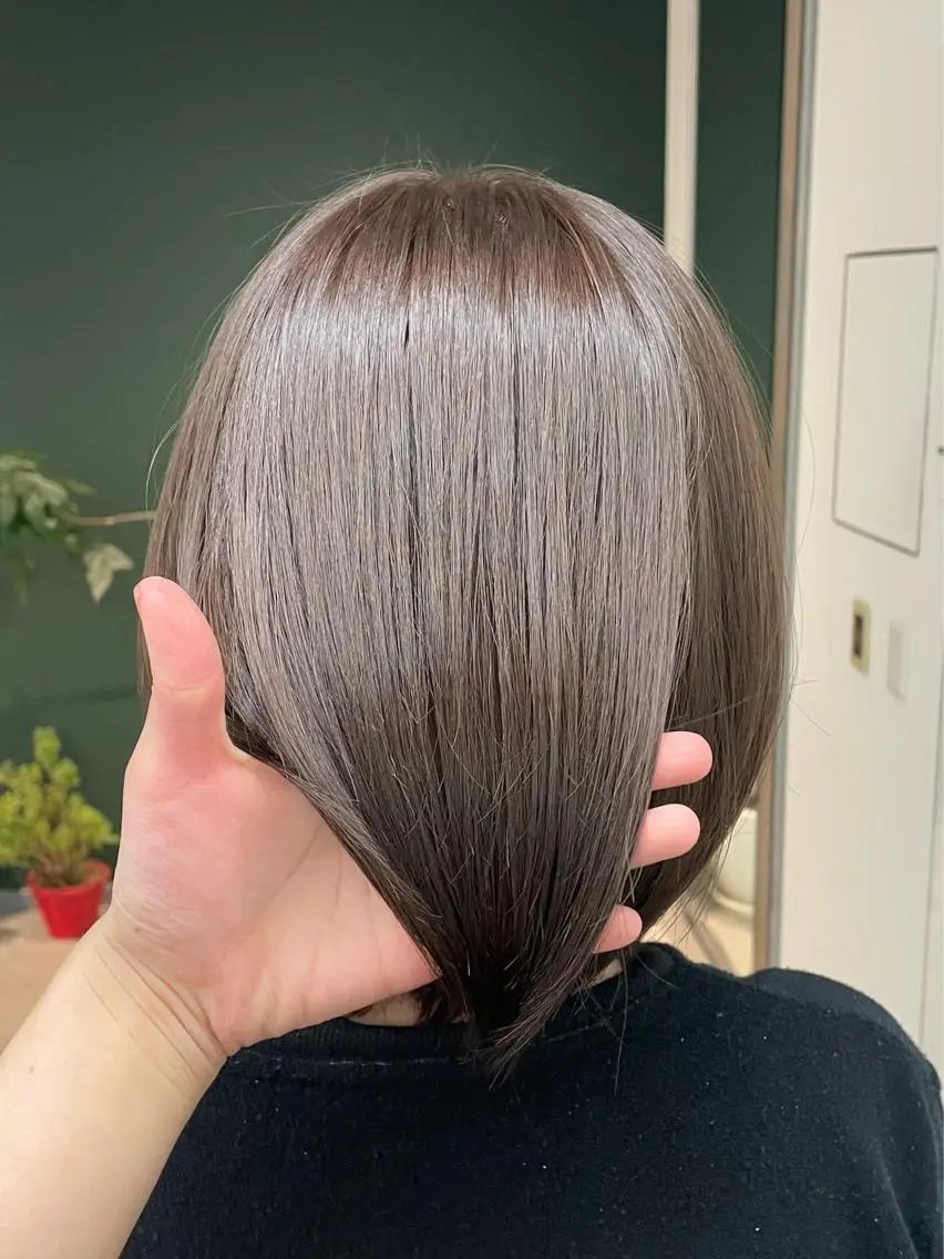 ショート アッシュ ヘアカラー トリートメント ひなた あゆみのヘアスタイル