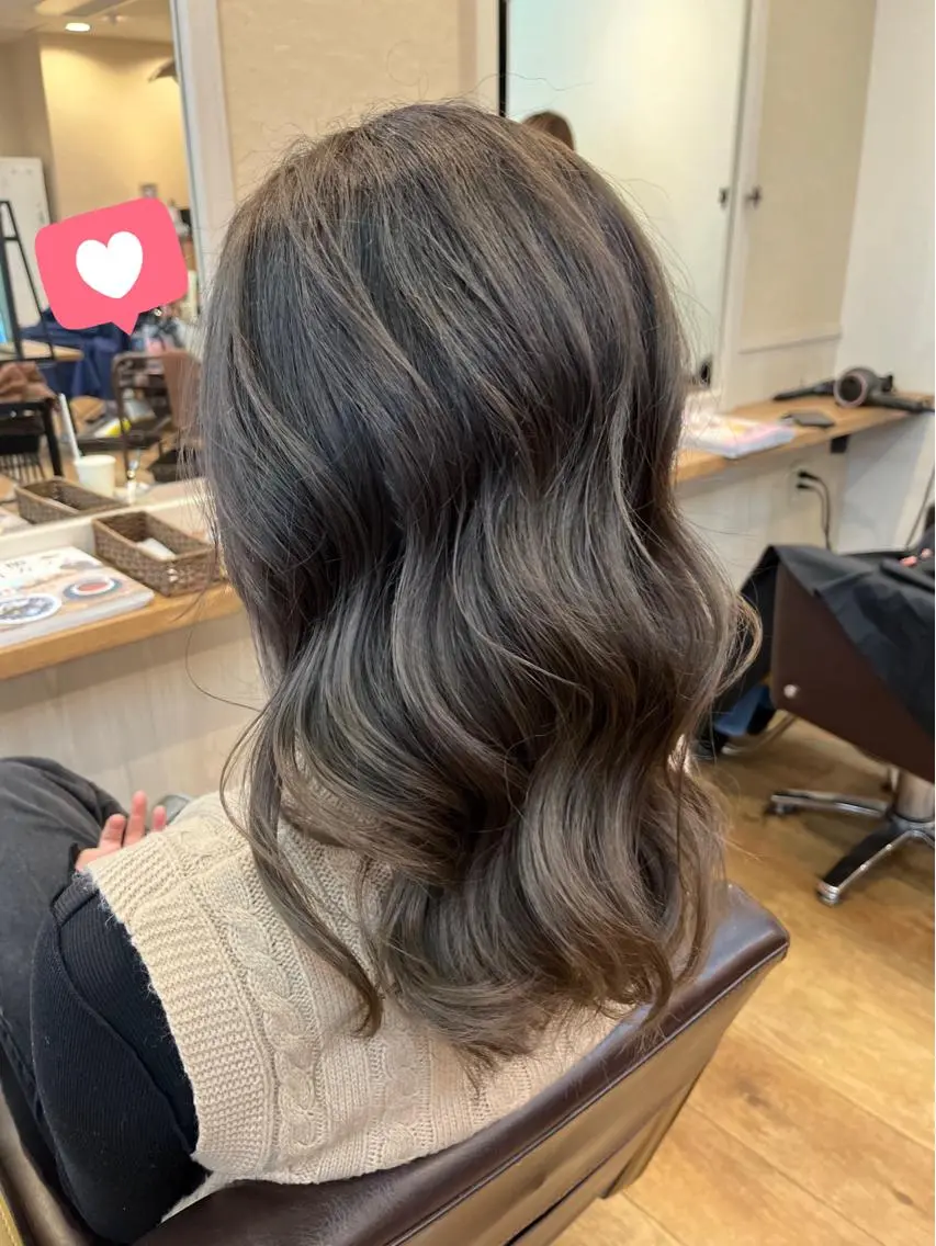 セミロング カラー バレイヤージュ ベージュカラー レイヤーカット NUMBER 天王寺 🌼yuriのヘアスタイル