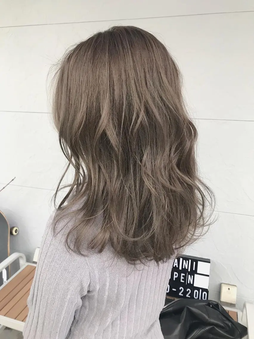 セミロング カラー ベージュカラー カット ヘアカラー lani ブリーチ /ダブルカラーのヘアスタイル