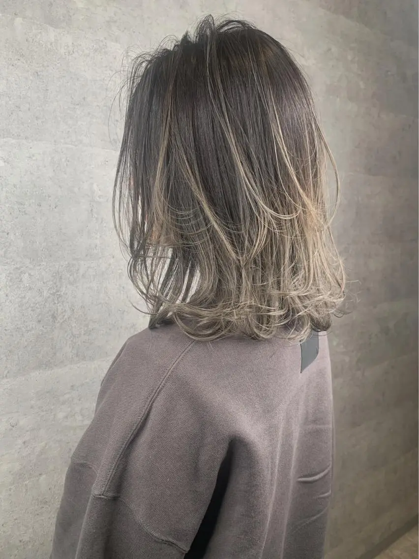 ミディアム カット ヘアカラー トリートメント アンダーバーホワイト 堺東店のヘアスタイル