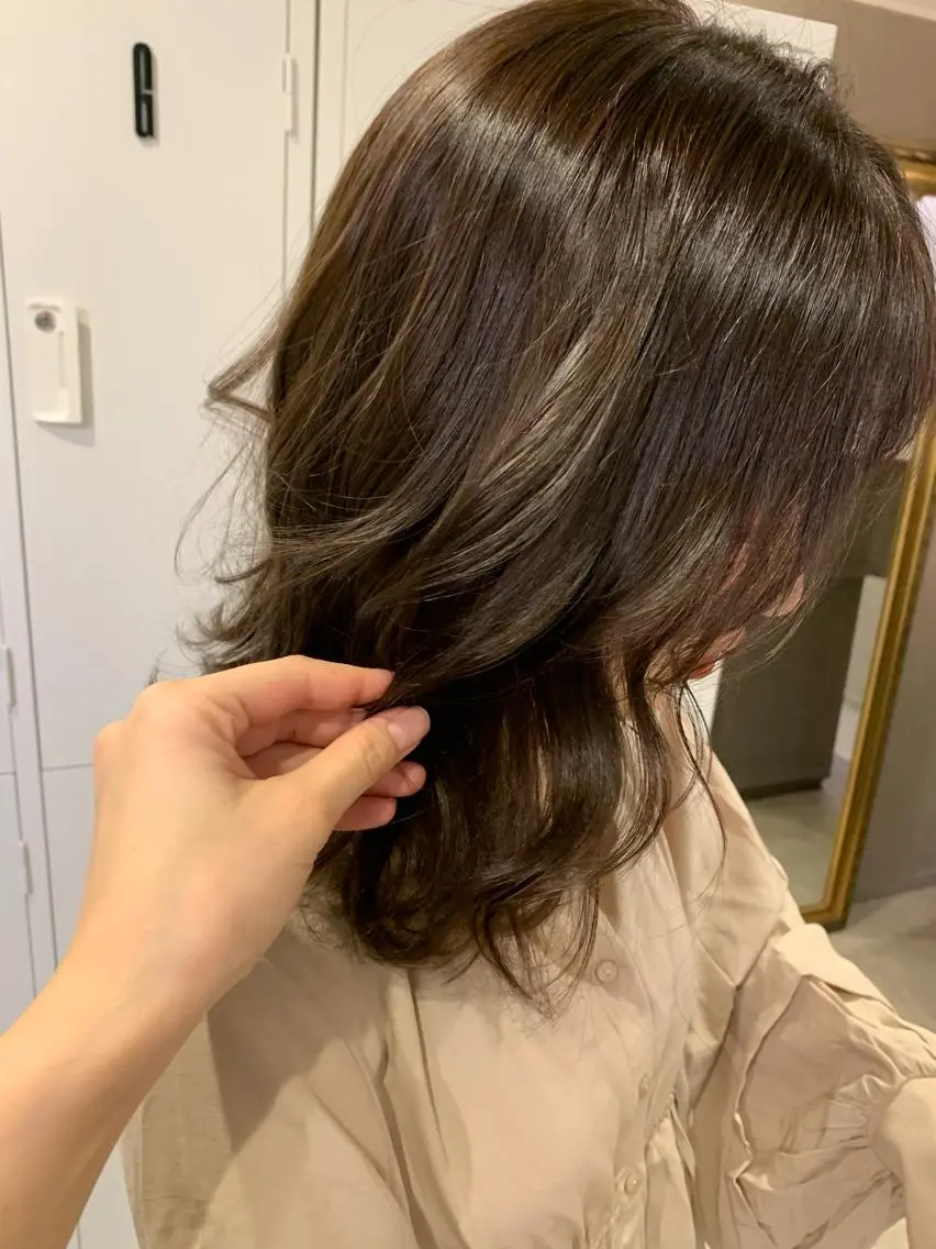 セミロング カラー 佐藤 永夏のヘアスタイル