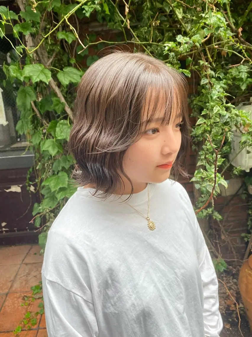 ミディアム カラー ヘアアレンジ ベージュカラー ブリーチ ブリーチなしカラー ボブ 外ハネヘア カット ヘアカラー ✨レディース✨ 今だけカット￥０大石のヘアスタイル