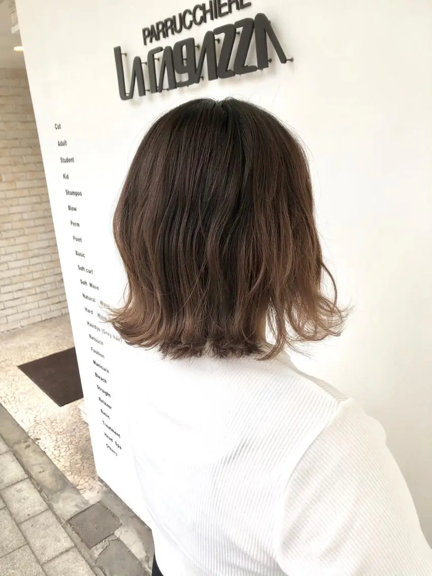ショート カラー バレイヤージュ グレージュ ミルクティーグレージュ レイヤーカット ショートヘア 東條 克義のヘアスタイル