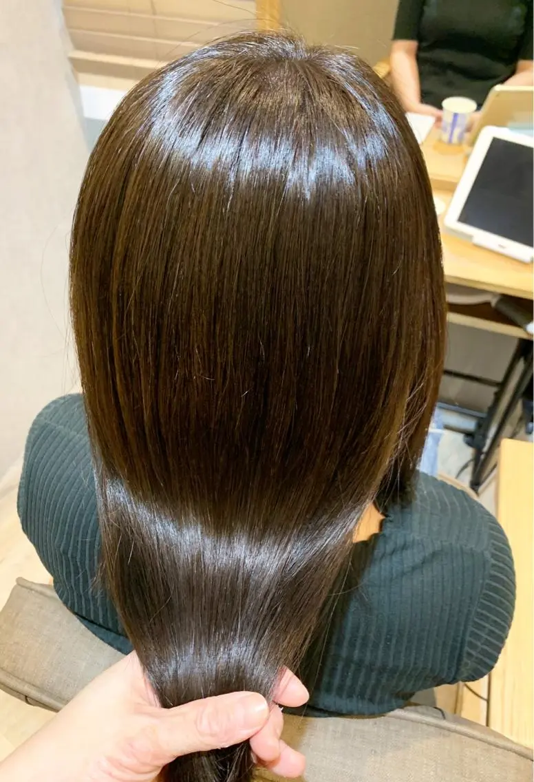 セミロング カラー イルミナカラー O maikoのヘアスタイル