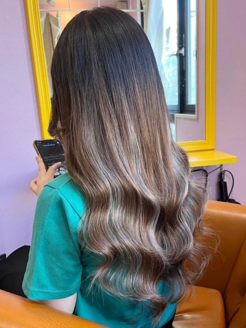 ロング 大阪レミーエクステ チビ編み込みのヘアスタイル